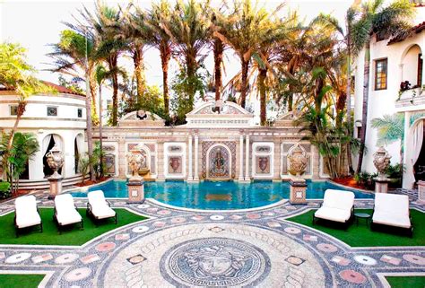 villa versace in sicilia|casa casuarina versace.